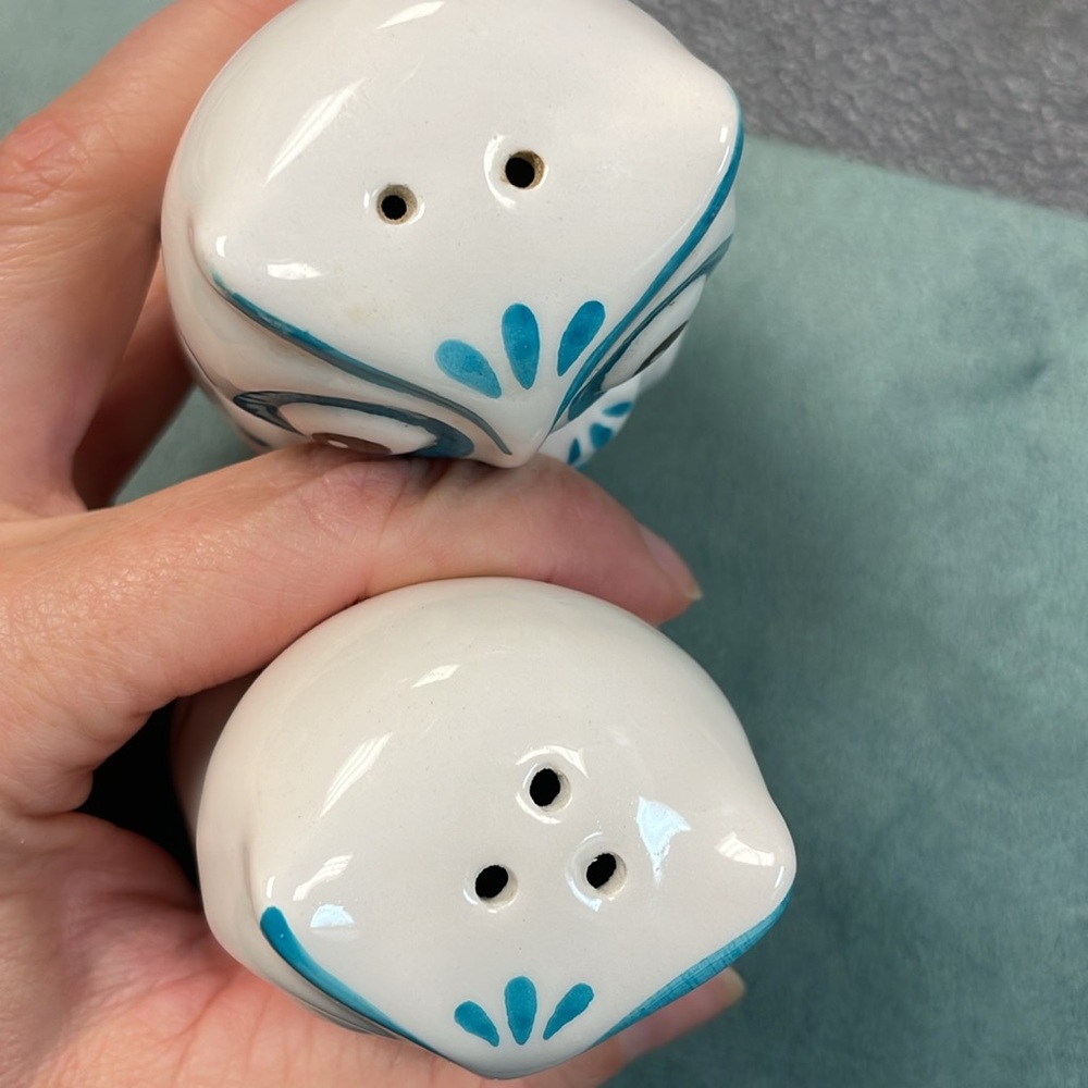 VINTAGE OWL SALT PEPPER SHAKERS TEAL & WHITE - Picture 4 of 7